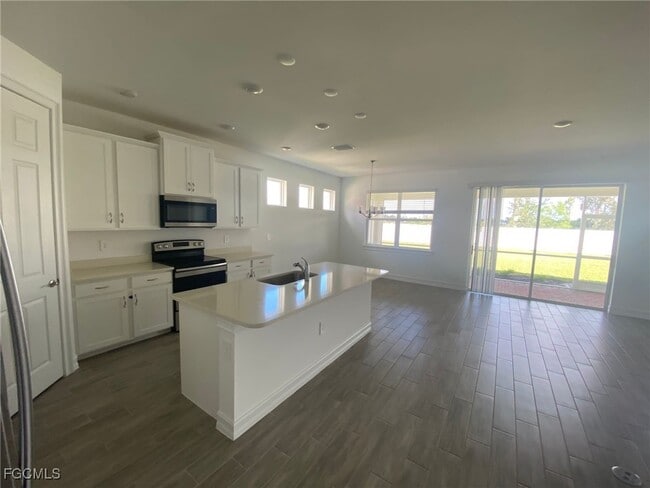 Foto del edificio - 2974 Royal Gardens Ave