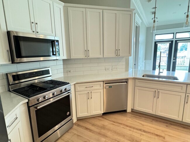 Kitchen - 625 Piedmont Ave NE