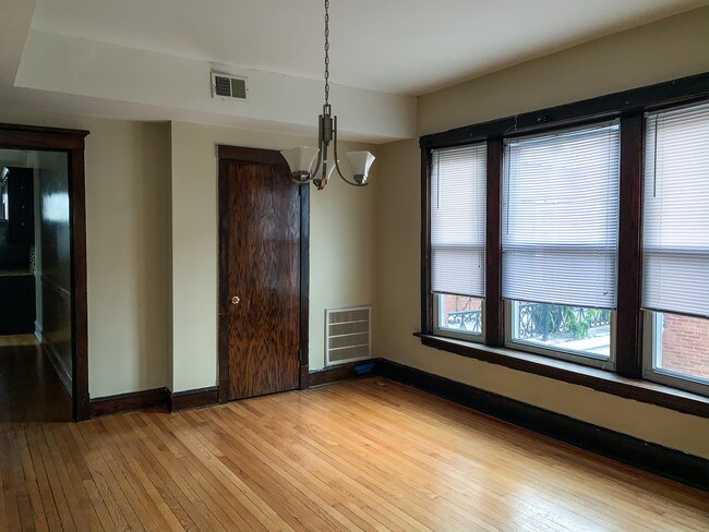 Building Photo - 4130 N Ashland Ave
