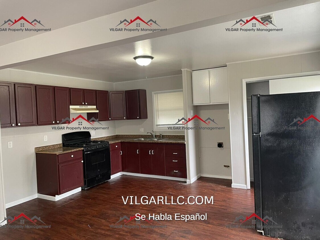 Primary Photo - Large 3-bed, 1.5 bath house in Hammond (He...