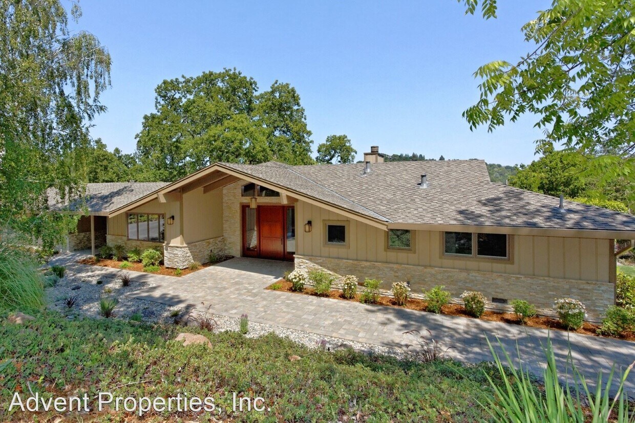 Primary Photo - 4 br, 4.5 bath House - 38 Los Altos Rd