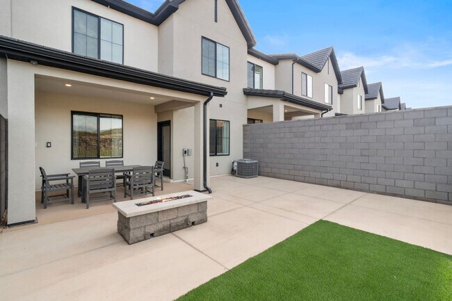 Building Photo - 1702 Ripple Rock Dr