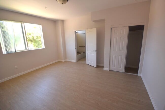 Building Photo - 7122 Amigo Ave