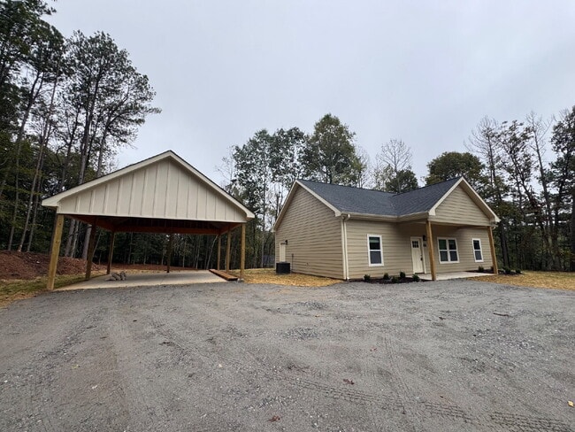 Building Photo - Brand New Rental in North Hall!