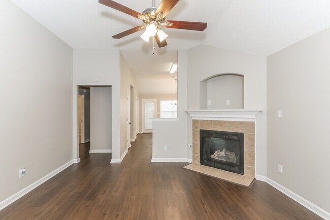 Foto del edificio - 2775 Maggie Woods Pl