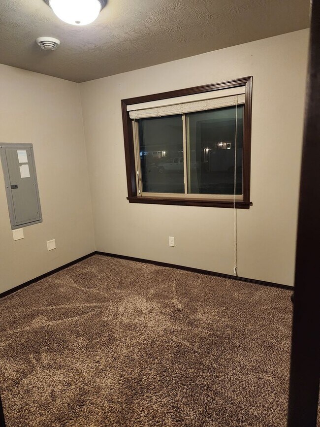 Foto del edificio - Three bedroom two bathroom Twin home