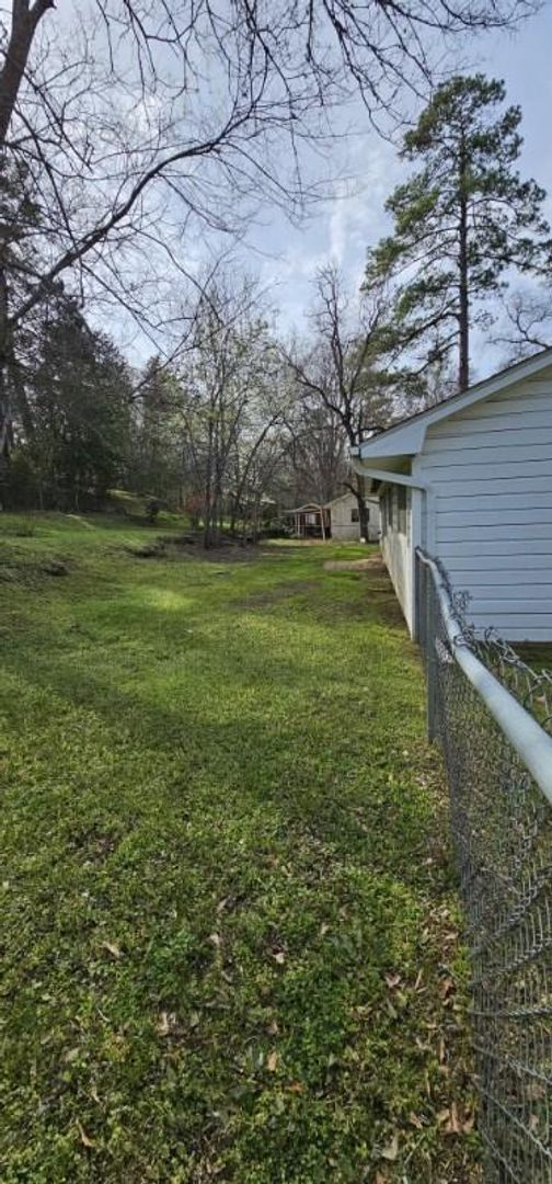 Building Photo - 121 Meadowbrook Dr