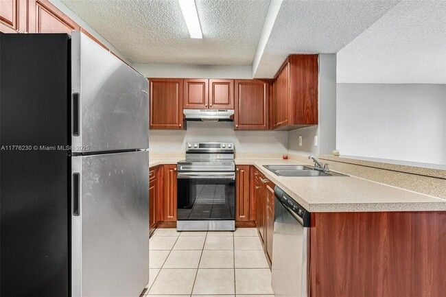 Building Photo - 351 Palm Way