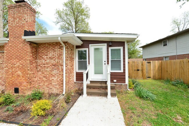 Foto del edificio - 817 Englewood Dr