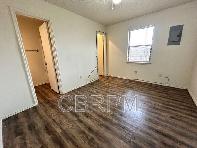 Foto del edificio - 4618 Erskine St