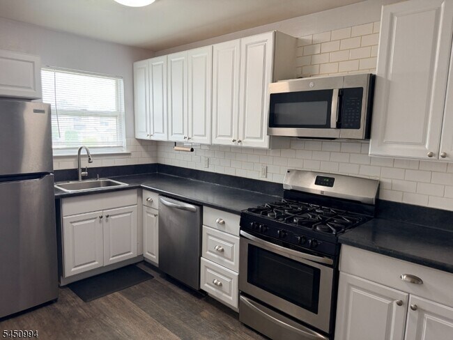 Building Photo - 343 Ventnor Ct