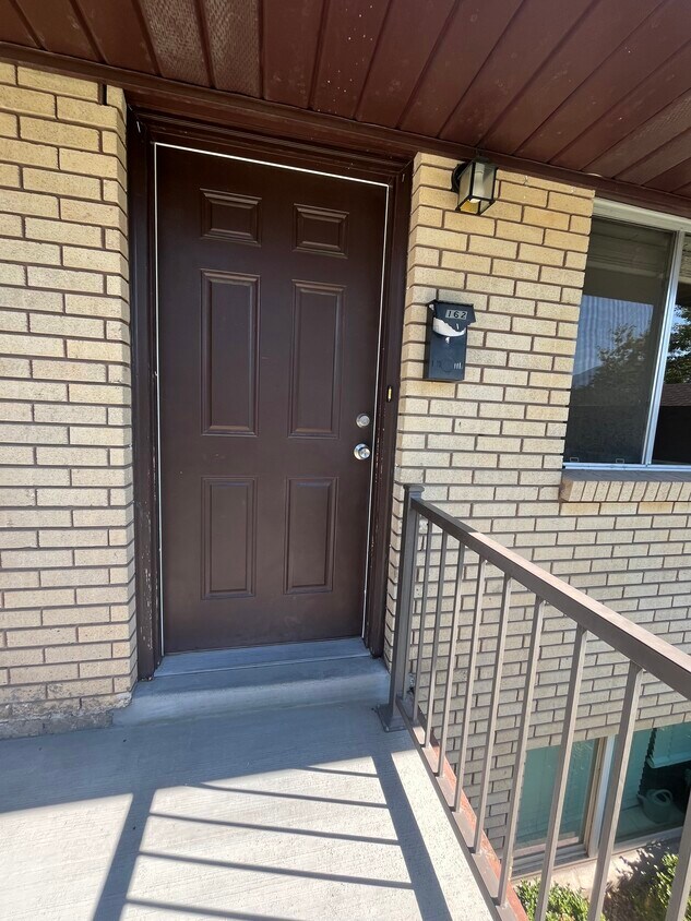 Front Door - 162 N 400 E