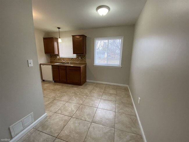 Building Photo - 3 br, 1 bath House - 16246 Lauren St