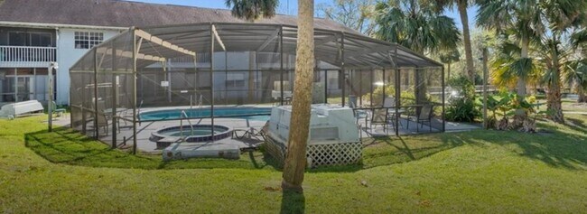 Foto del edificio - Wonderful remodeled Waterfront Condo == Great I-4 location with Community Pool