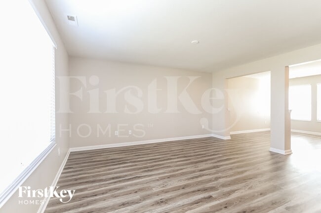 Building Photo - 6159 N Woods Edge Dr