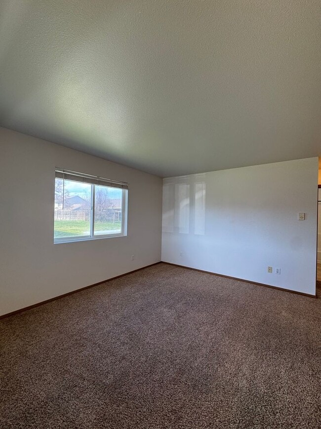 Building Photo - 907 E White Birch Ave