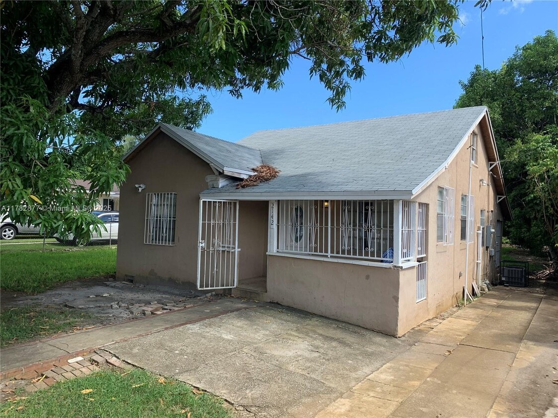 Primary Photo - 2142 NW 33rd St