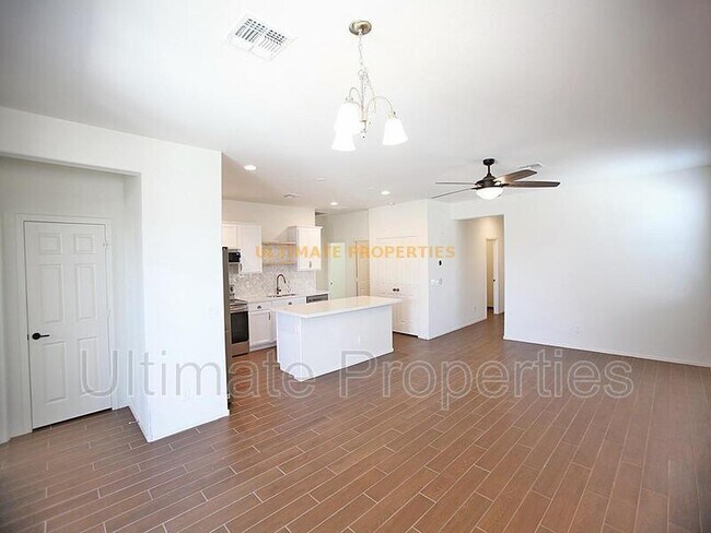 Building Photo - 17845 W Jessie Ln