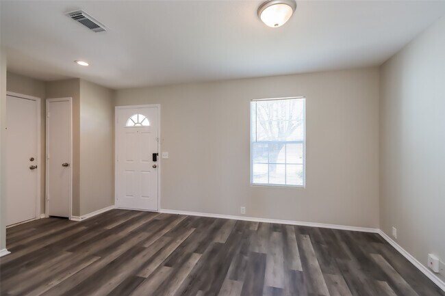 Building Photo - 819 Grand Plains Dr