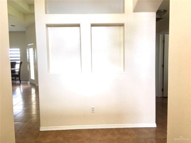 Building Photo - 2423 Leanna Denae Ave
