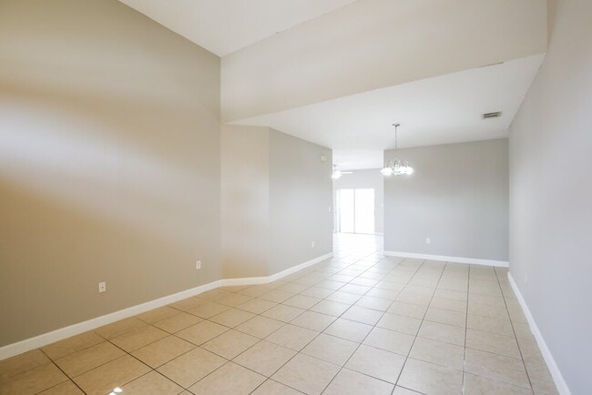 Building Photo - 1241 NE 41st Pl