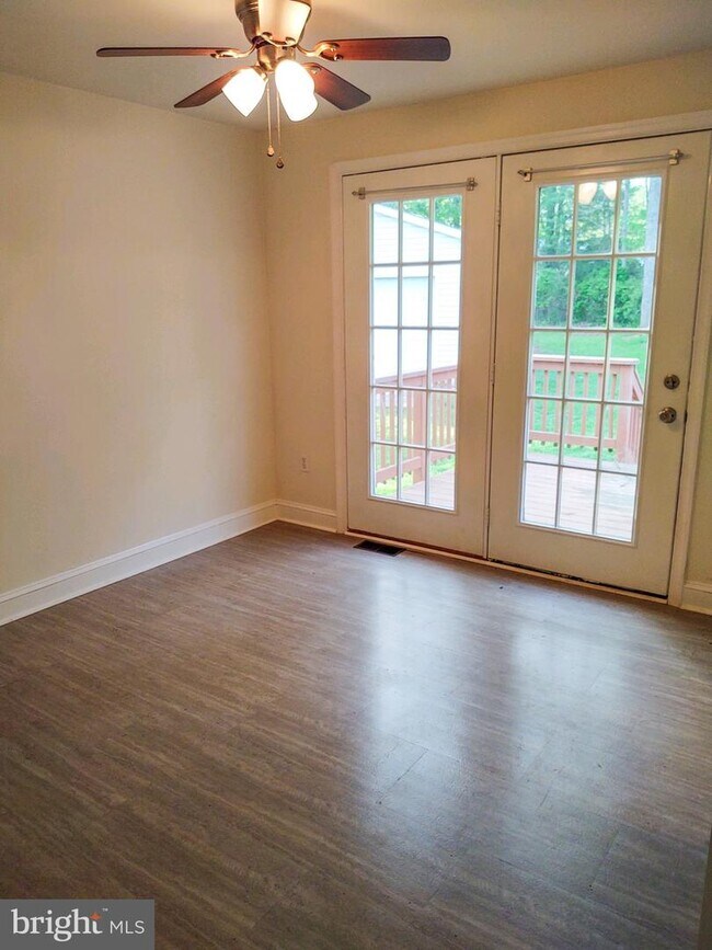Building Photo - 39210 Syringa Ct