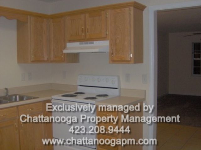 Building Photo - Spacious 2 bedroom in great location