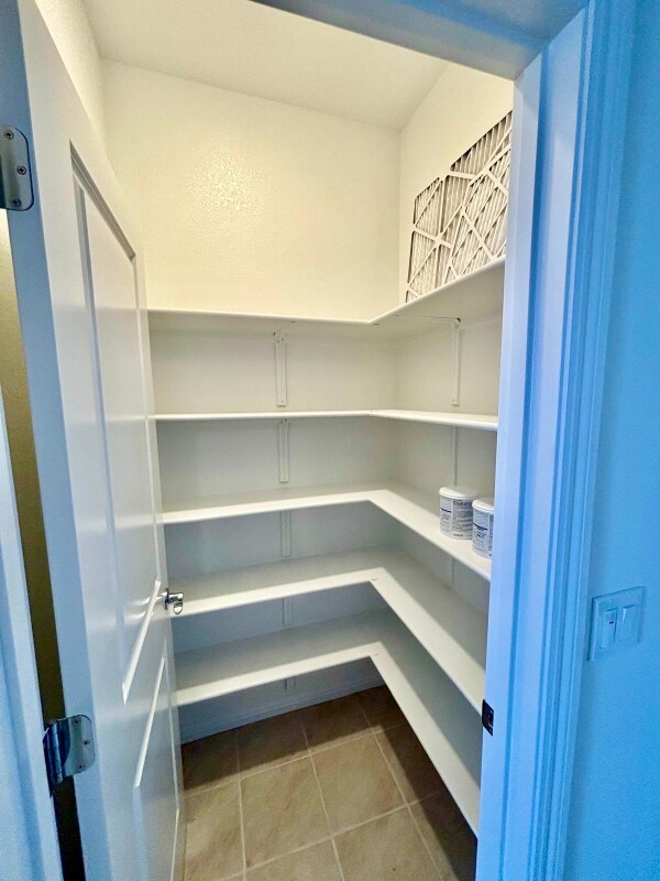 Foto del edificio - 1570 Pinchot Dr