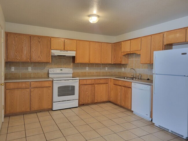 Building Photo - 404 Dale Ave