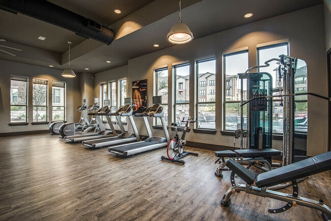 Foto del edificio - Fifty02 Westover Hills Apartments