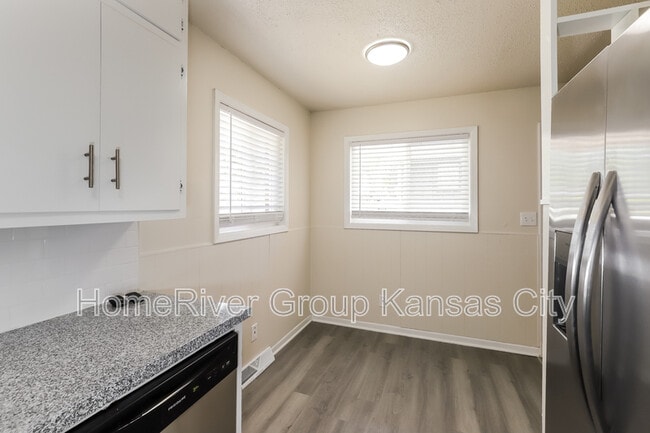 Building Photo - 1527 N 64th Dr