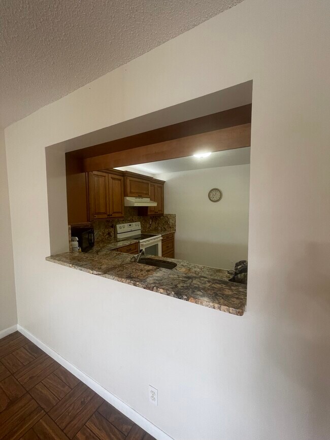 Building Photo - 2073 Coral Ridge Dr