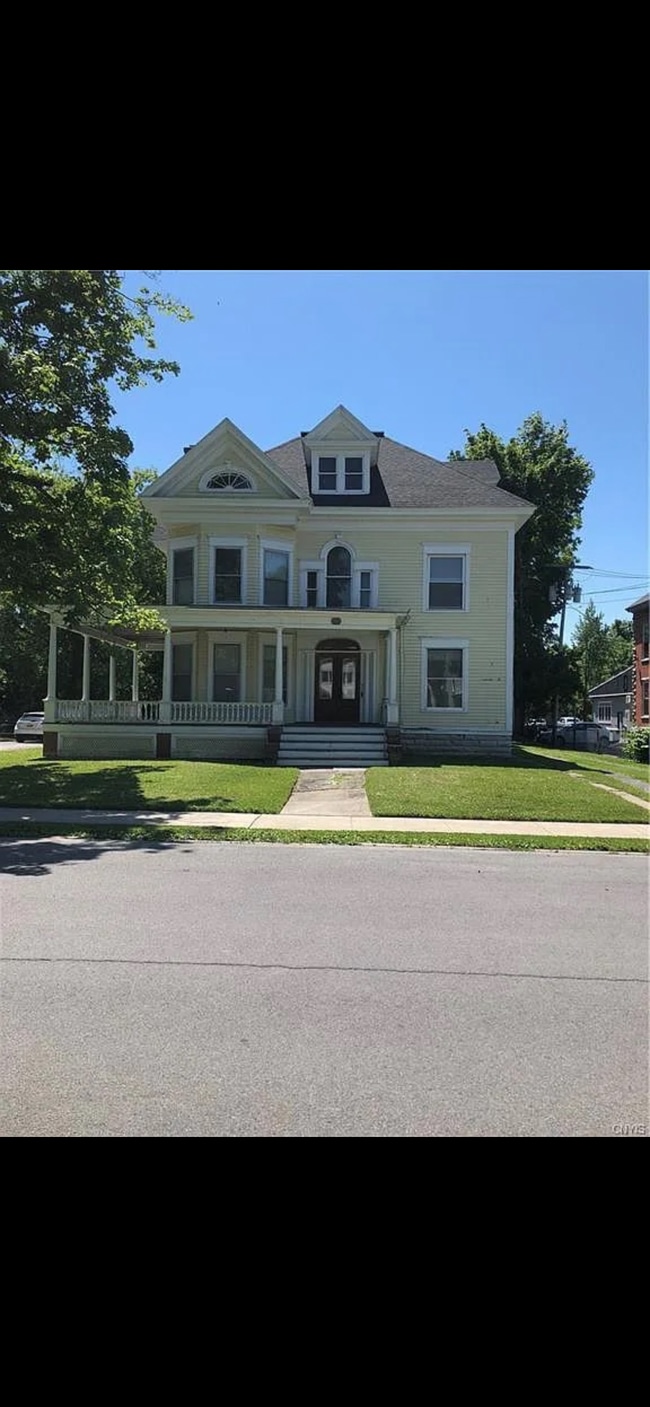 Building Photo - 317 Mullin St
