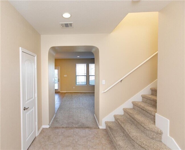 Building Photo - 1122 Sussex Pl