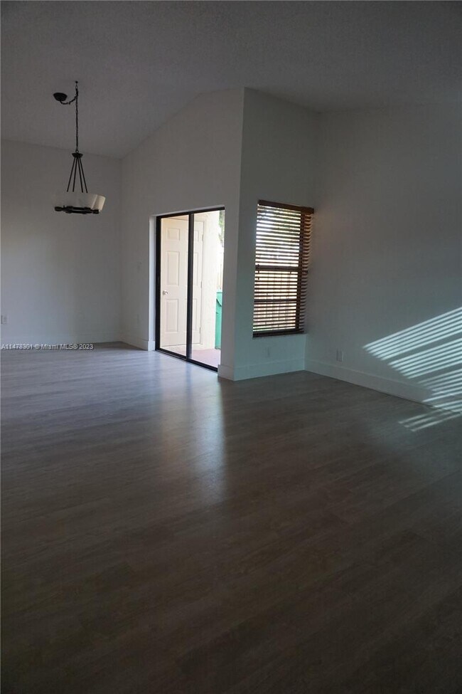 Foto del edificio - 9690 SW 152nd Ave