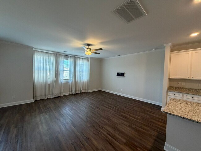 Foto del edificio - Spacious townhome in Riverwalk