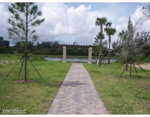 Building Photo - 6849 Lakeside Cir N
