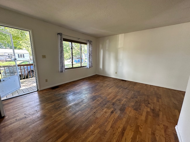 Building Photo - 3003 Cabot Dr