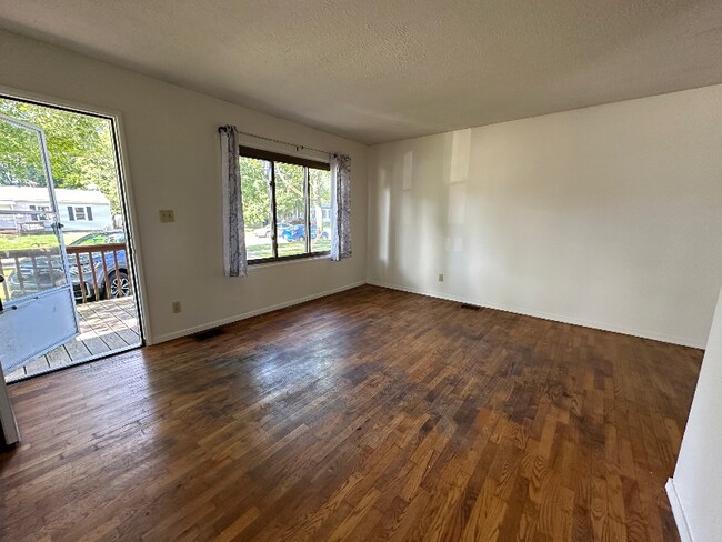 Foto del edificio - 3003 Cabot Dr