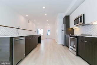 Building Photo - 1240 LeCount St