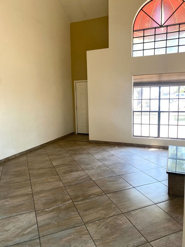 Building Photo - **SPECTACULAR - 2BEDROOM/1.5BATHROOM/1CAR ...