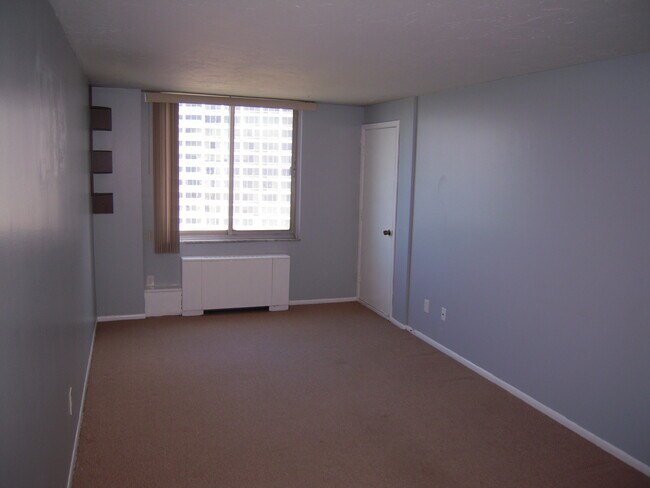 Building Photo - 12900 Lake Ave