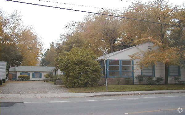 Foto del edificio - 394 E 8th St