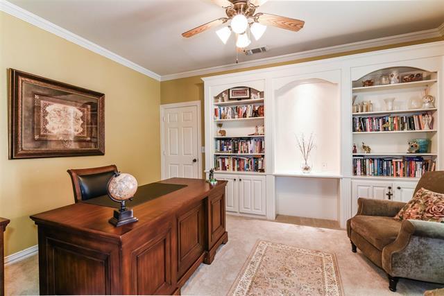 Building Photo - 910 Parkwood Ct