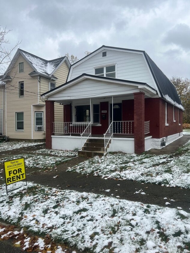 Foto principal - Large 3 Bed 2 Bath House