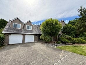 Building Photo - 17417 SE 46th Pl