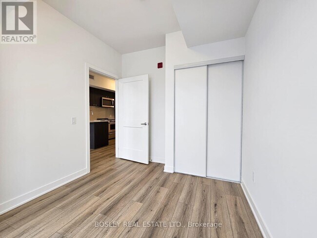 Building Photo - 312 Erb St. W