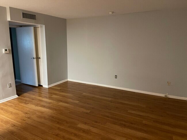 Foto del edificio - 500 Lake Marina Ave