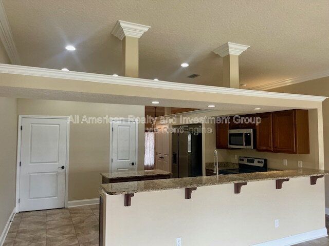 Building Photo - 518 Lakeview St