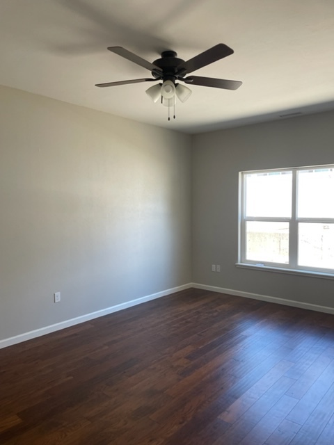 Building Photo - 415 Stanford Ln